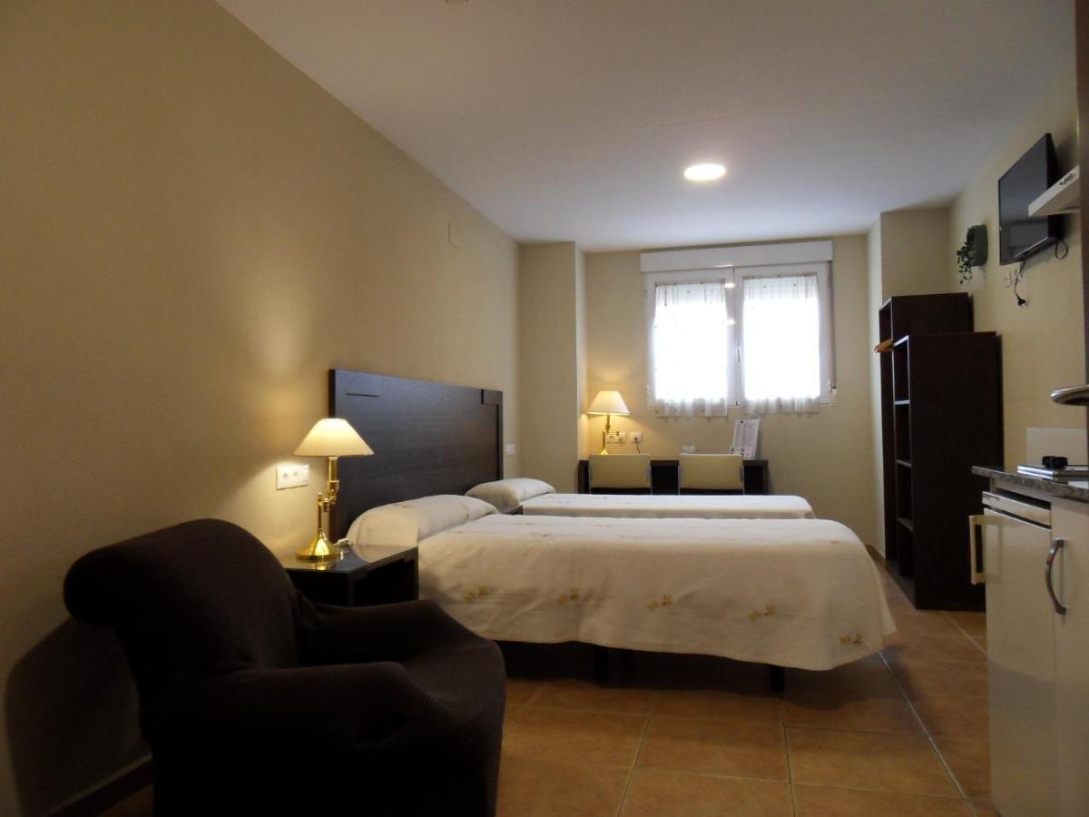Hostal El Estudio Альманса Экстерьер фото