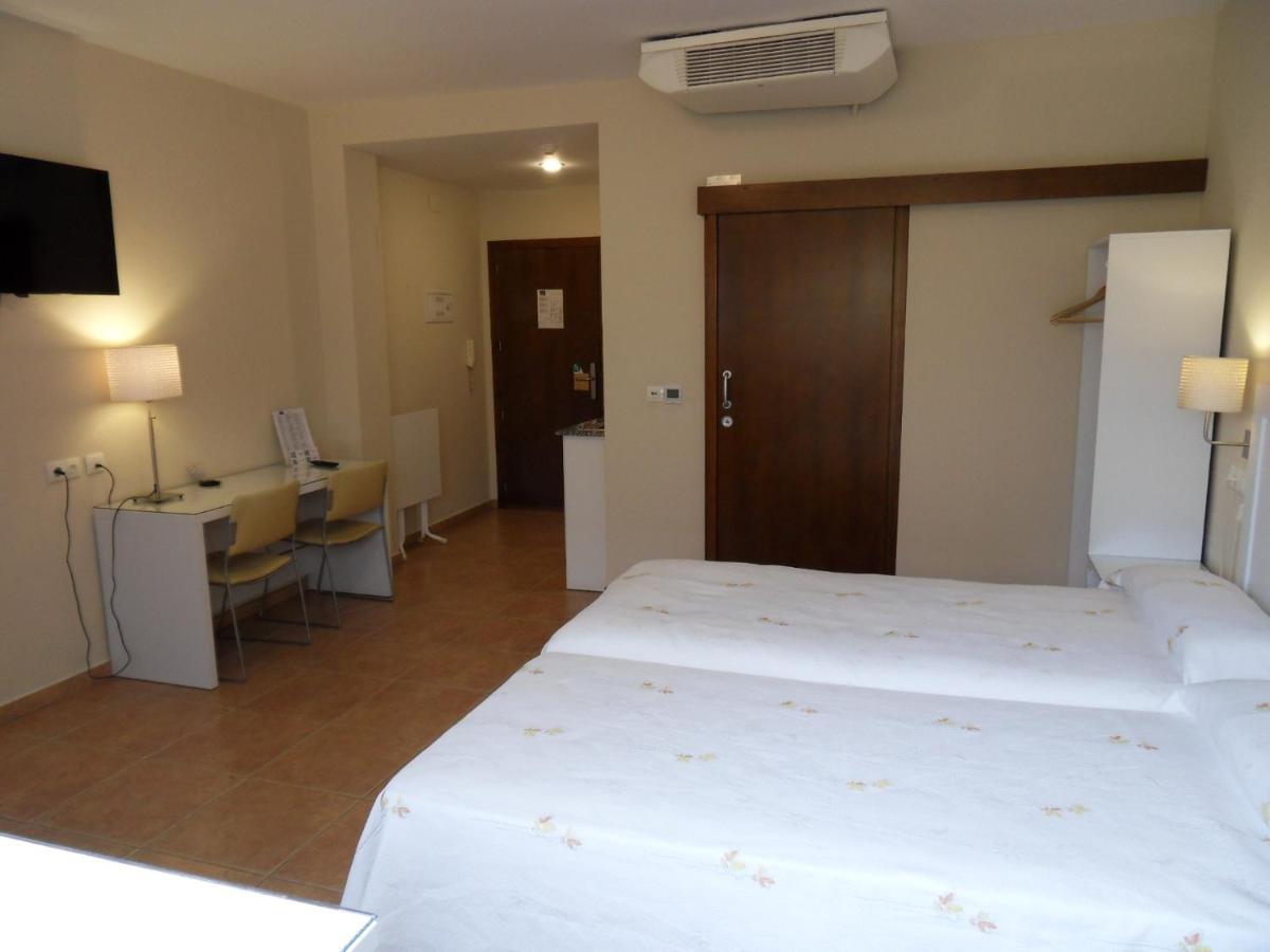 Hostal El Estudio Альманса Экстерьер фото
