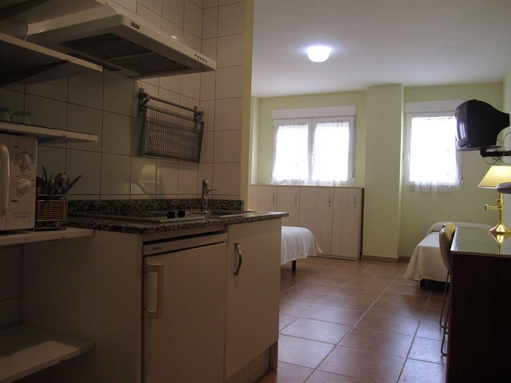 Hostal El Estudio Альманса Экстерьер фото