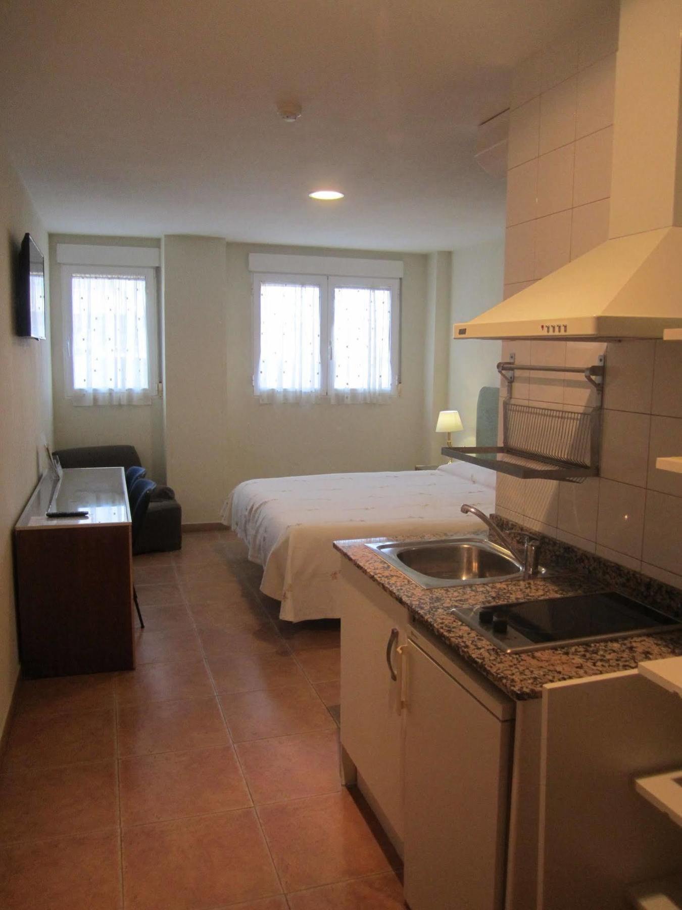 Hostal El Estudio Альманса Экстерьер фото