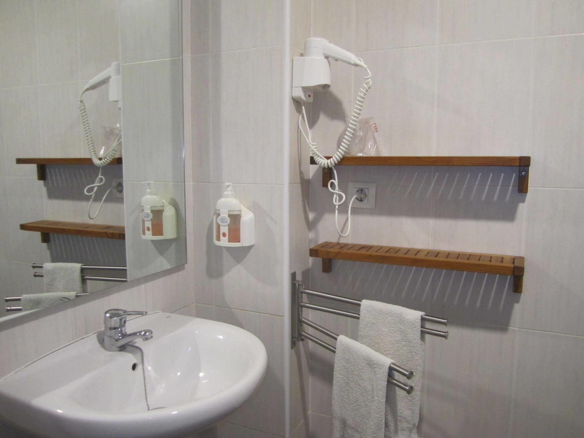 Hostal El Estudio Альманса Экстерьер фото