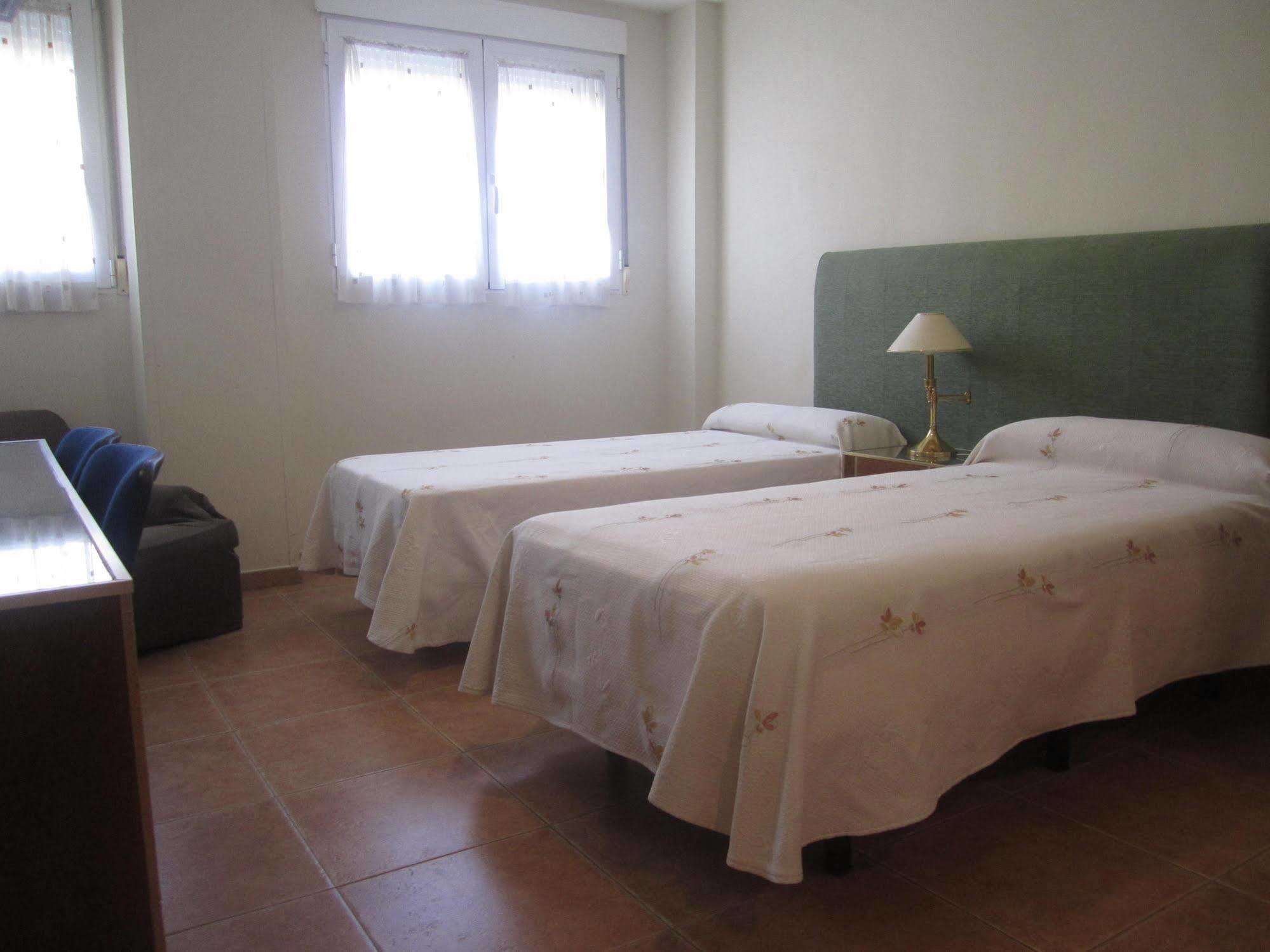 Hostal El Estudio Альманса Экстерьер фото