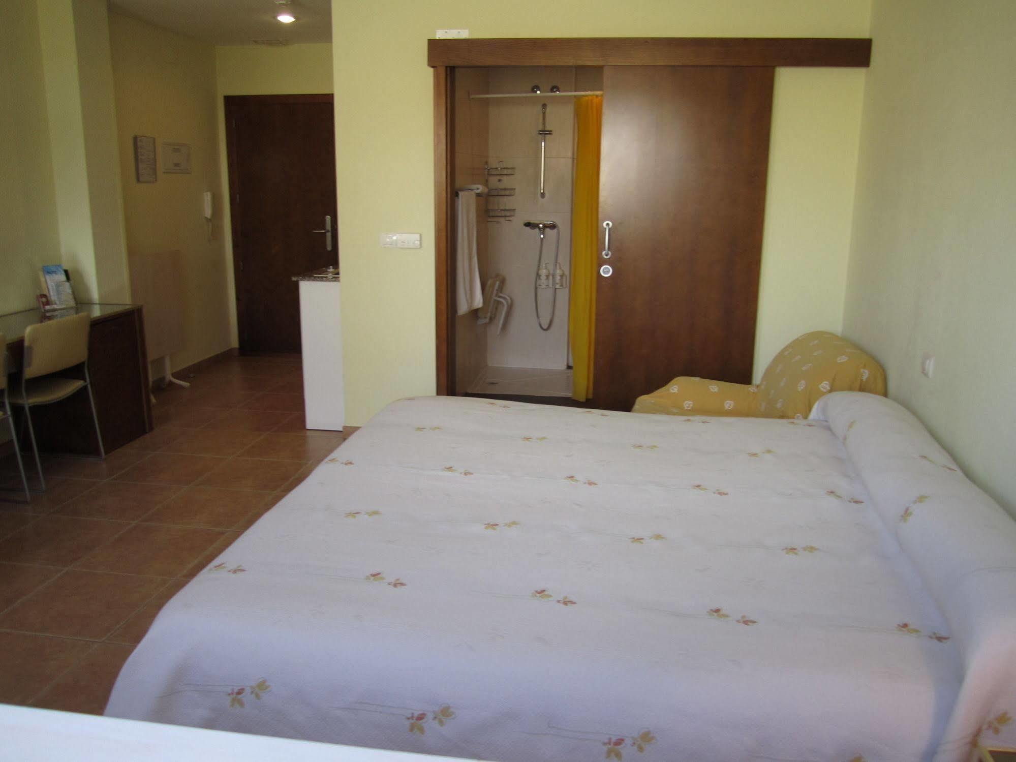 Hostal El Estudio Альманса Экстерьер фото